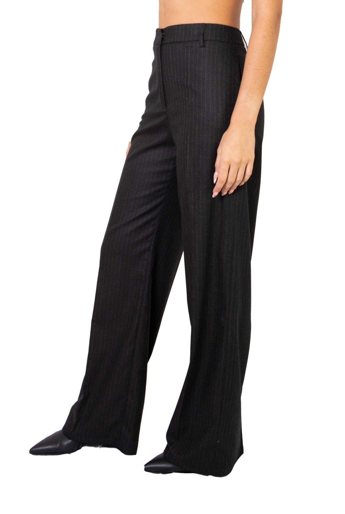 Pantalones a rayas de color gris antracita